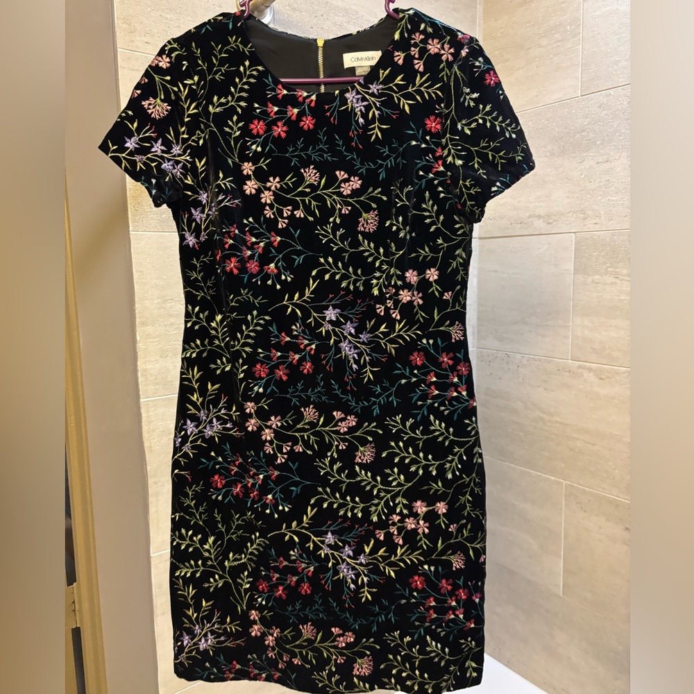 Calvin Klein Black Floral Velvet Sheath Dress